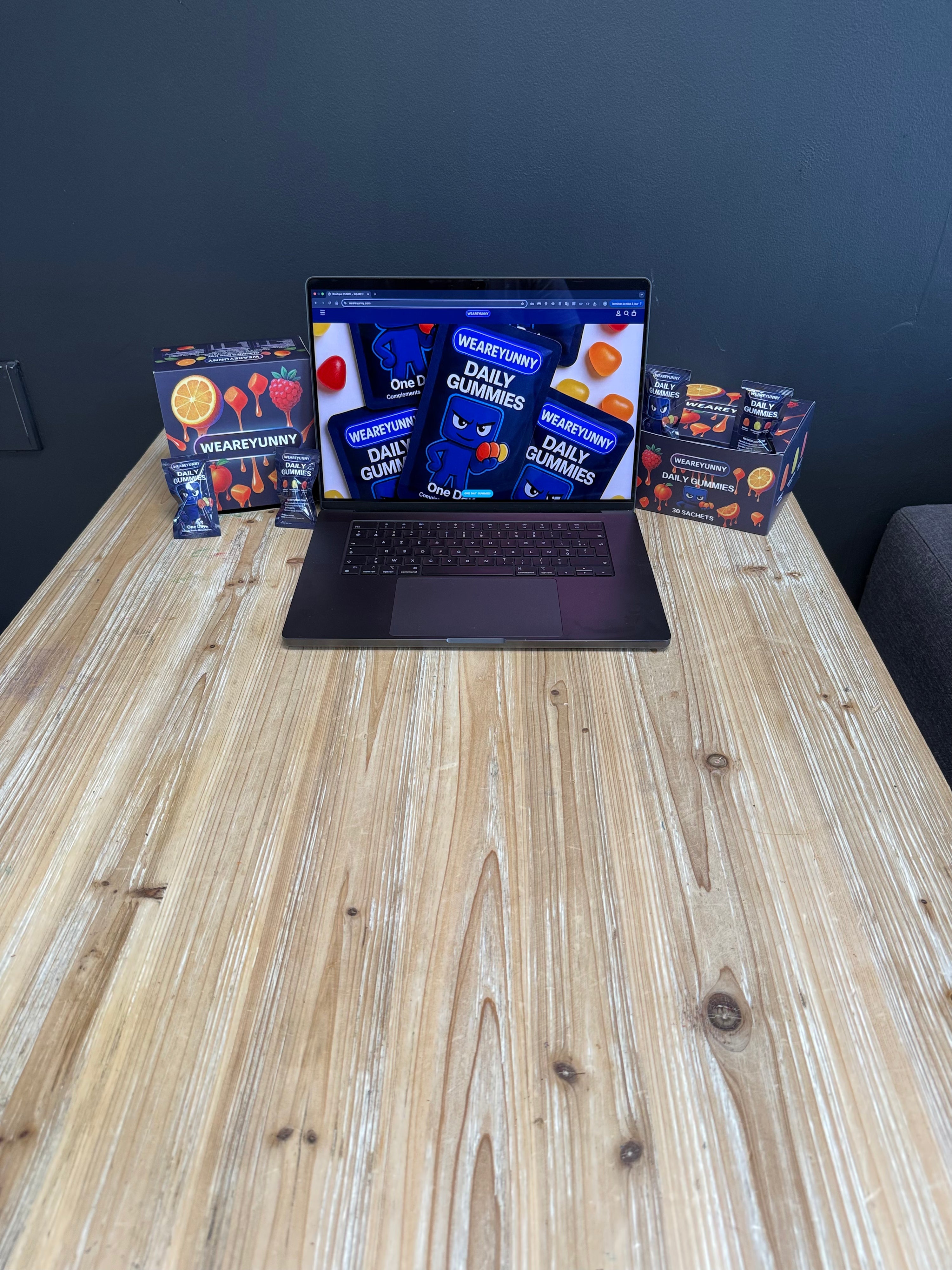 On voulait que WeAreYunny soit plus qu’un complément alimentaire.
Alors, chaque semaine, on partage sur nos réseaux des astuces bien-être, des routines simples, des conseils nutrition & énergie.
On crée aussi des challenges pour vous motiver…
Et on récompense les plus engagés avec des box, des surprises, et des cadeaux exclusifs.
Chez nous, la communauté compte autant que le produit.